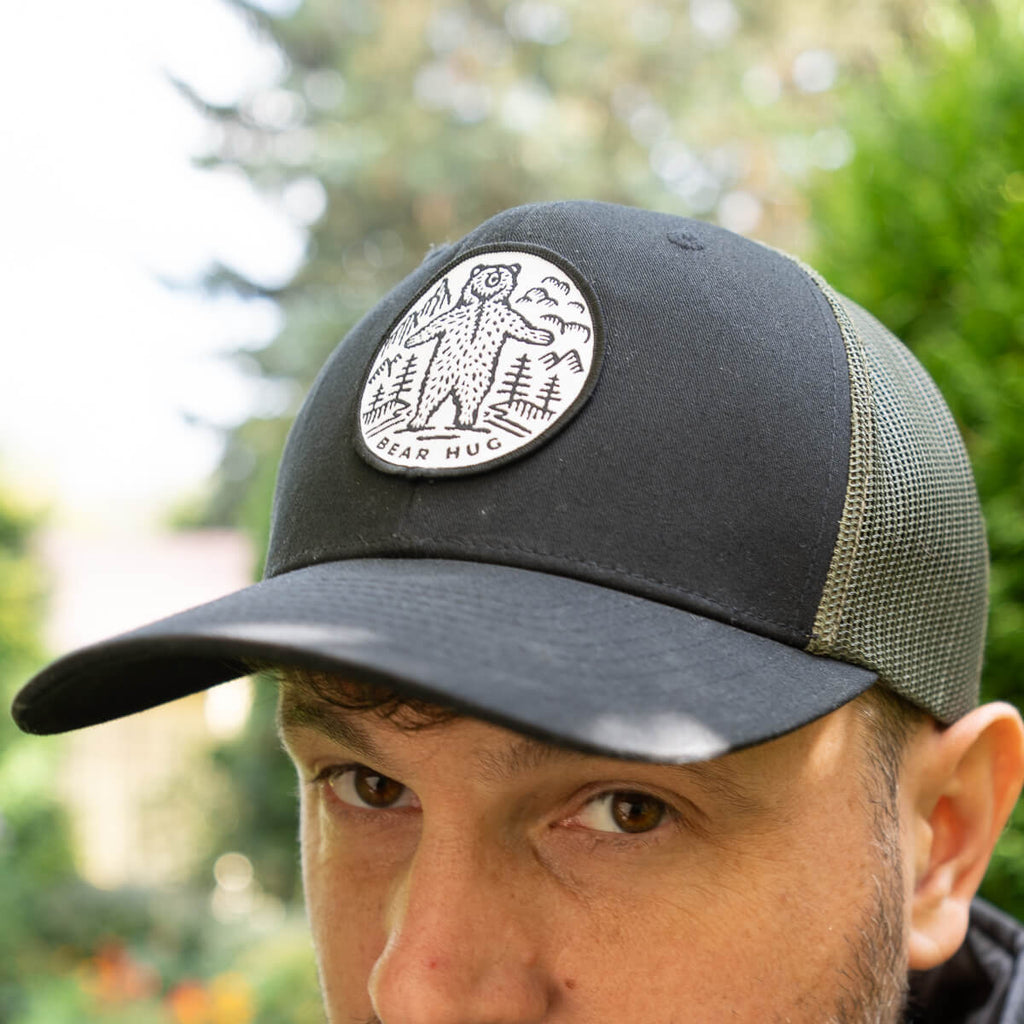 <b>Bear Hug - Czapka z Daszkiem</b> <br>  Black [Trucker]